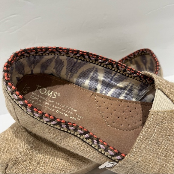 Toms Tan with Aztec Trim Women’s Size 8 - Picture 7 of 9